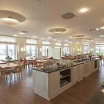 מלון Neuwarft Altbau 3*
